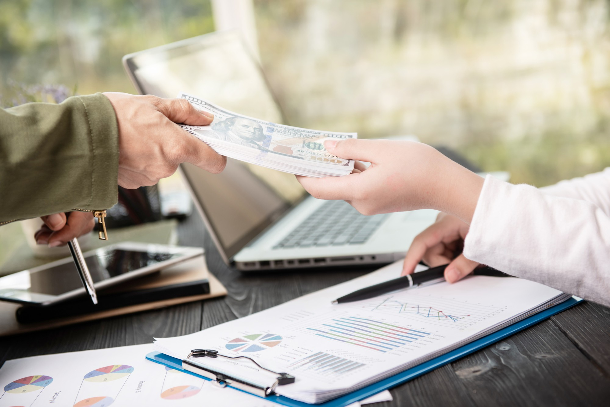 FTSE 100 bosses earn UK average salary in three days