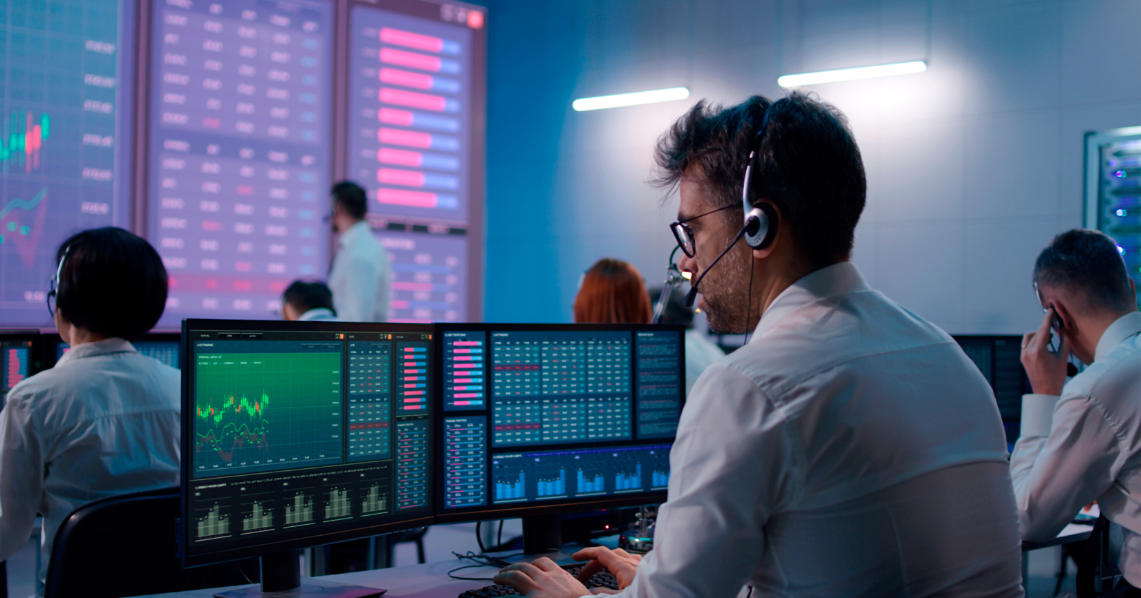 US Stocks Fall as Investors Digest Impact of Hot Inflation Data on Fed Outlook